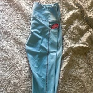 FMFM DONUT IN POCKET CAPRI LEGGINGS SMALL